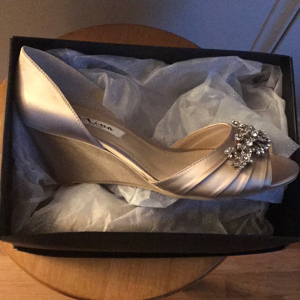 New with tags Champagne shoes